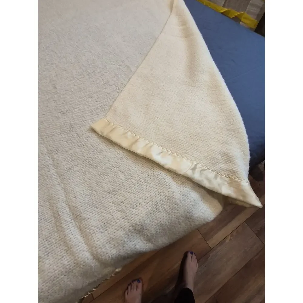 Vintage Acrylic Waffle Weave Blanket Ivory Cream Twin Satin Trim USA 69x87